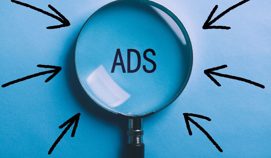 crescimento de cliques com otimizações em Google Ads, incluindo segmentação, palavras-chave de cauda longa e ajustes de lance.